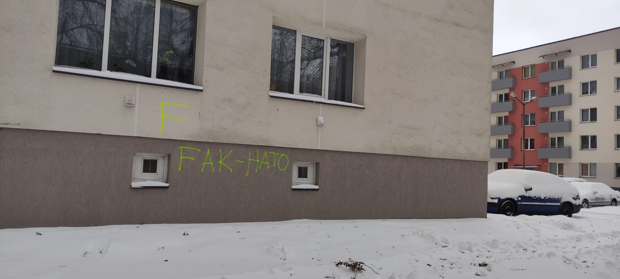 Apķēpā renovētu namu Karostā