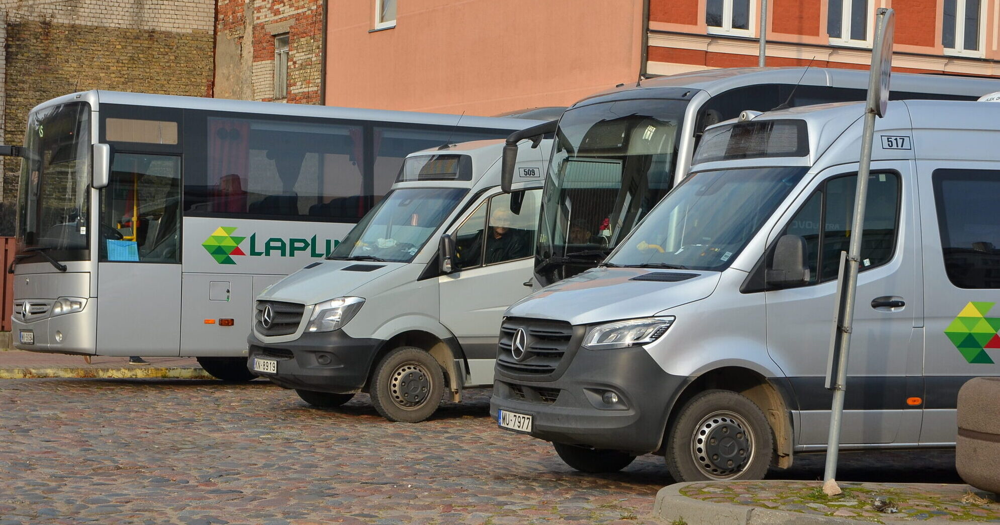 Vecums klāt, garas stundas, maza alga. Autobusu šoferu darbaspēka krīze padziļinās