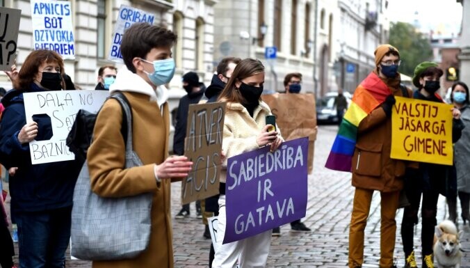 Iniciatīvu par visu ģimeņu tiesisko aizsardzību vēlreiz parakstījuši 10 000 iedzīvotāju