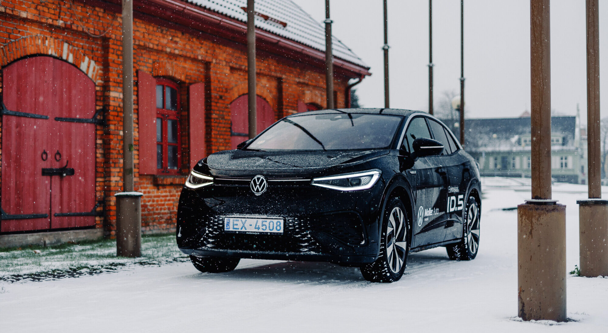 Eksperti skaidro, kas jāņem vērā, braucot ar elektroauto ziemā