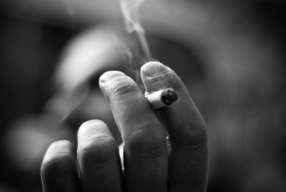 Pamācība Nr. 2: Ja tevi meklē policija, nesmēķē autoostā