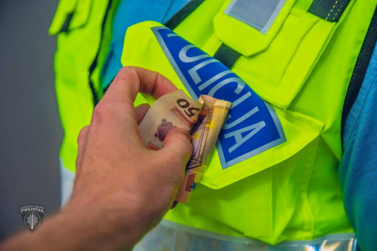 Par 1000 eiro kukuļa piedāvāšanu policistam dzērājšoferis tiek pie kriminālprocesa