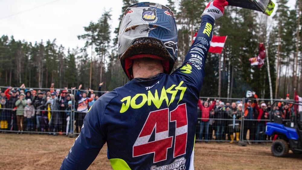 Serģis: Jonass uz jaunā “Honda” motocikla jūtas drošāk