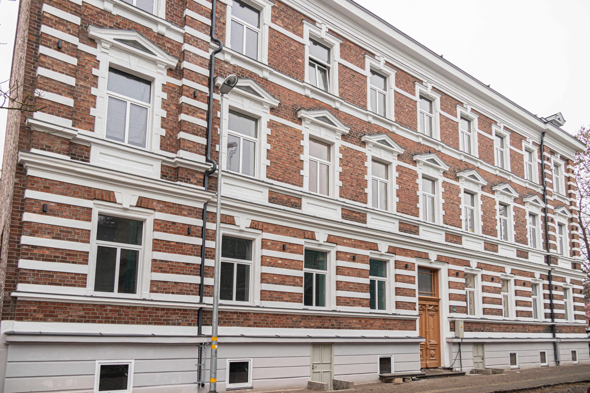Desmit gados Liepājas būvvaldes konsultatīvā padome apzinājusi 320 vidi degradējošas un bīstamas ēkas