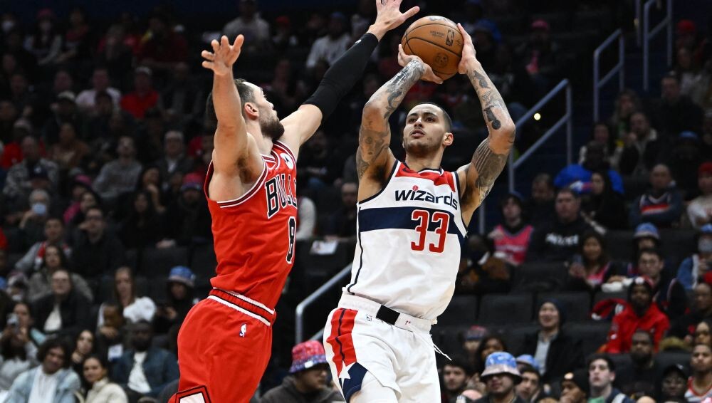 “Wizards” bez Porziņģa ierindā pieveic “Bulls”
