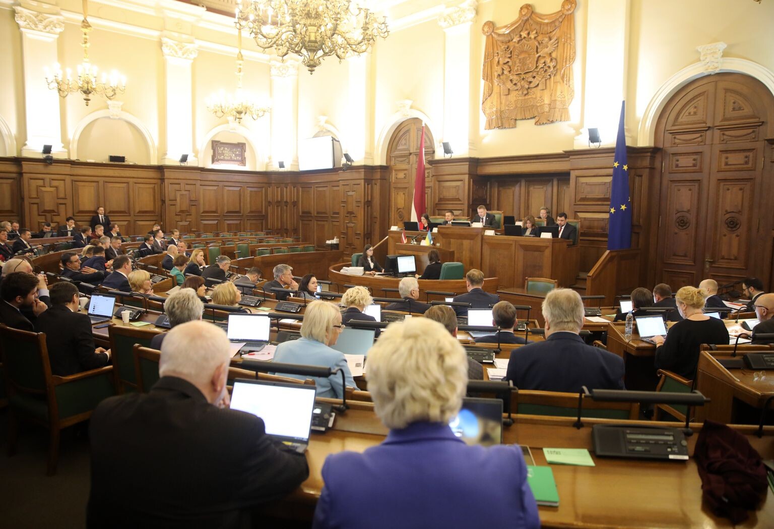 Saeimas deputāti Matisone un Butāns braukuši ar auto bez tehniskās apskates