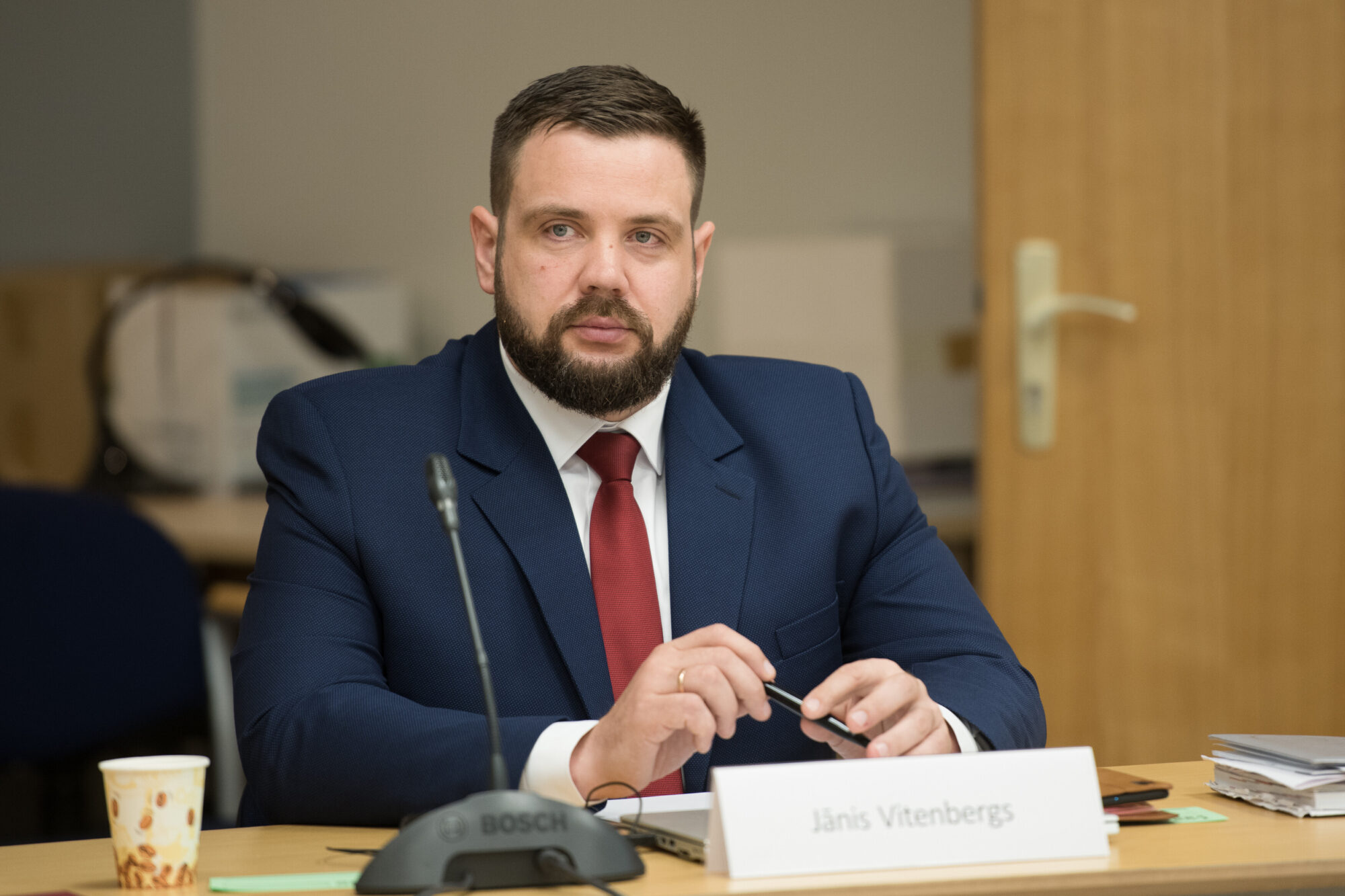 Vitenbergs: Jāvērtē iespēja pārtraukt līgumus ar trim kartelī iesaistītajiem pasažieru pārvadātājiem