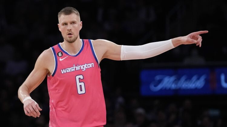 “Wizards” plāno noturēt Vašingtonā gan Kuzmu, gan Porziņģi