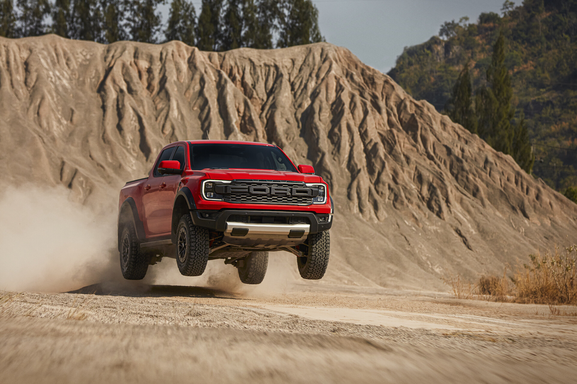 Iespaidīgais nākamās paaudzes “Ford Ranger Raptor” ierodas Latvijā
