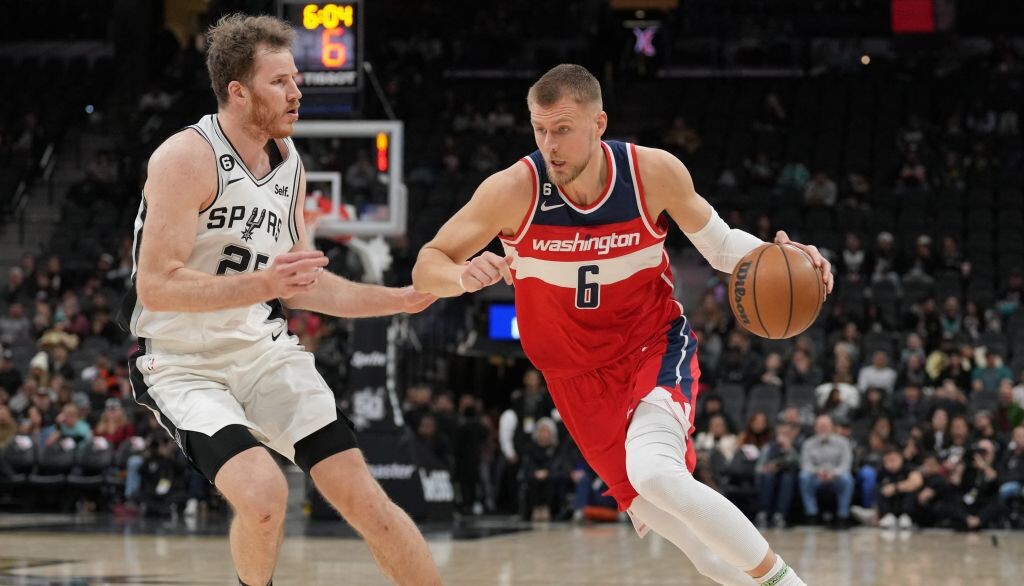 Porziņģis atkārto piespēļu rekordu, “Wizards” pirmo reizi kopš 1999. gada uzvar “Spurs”