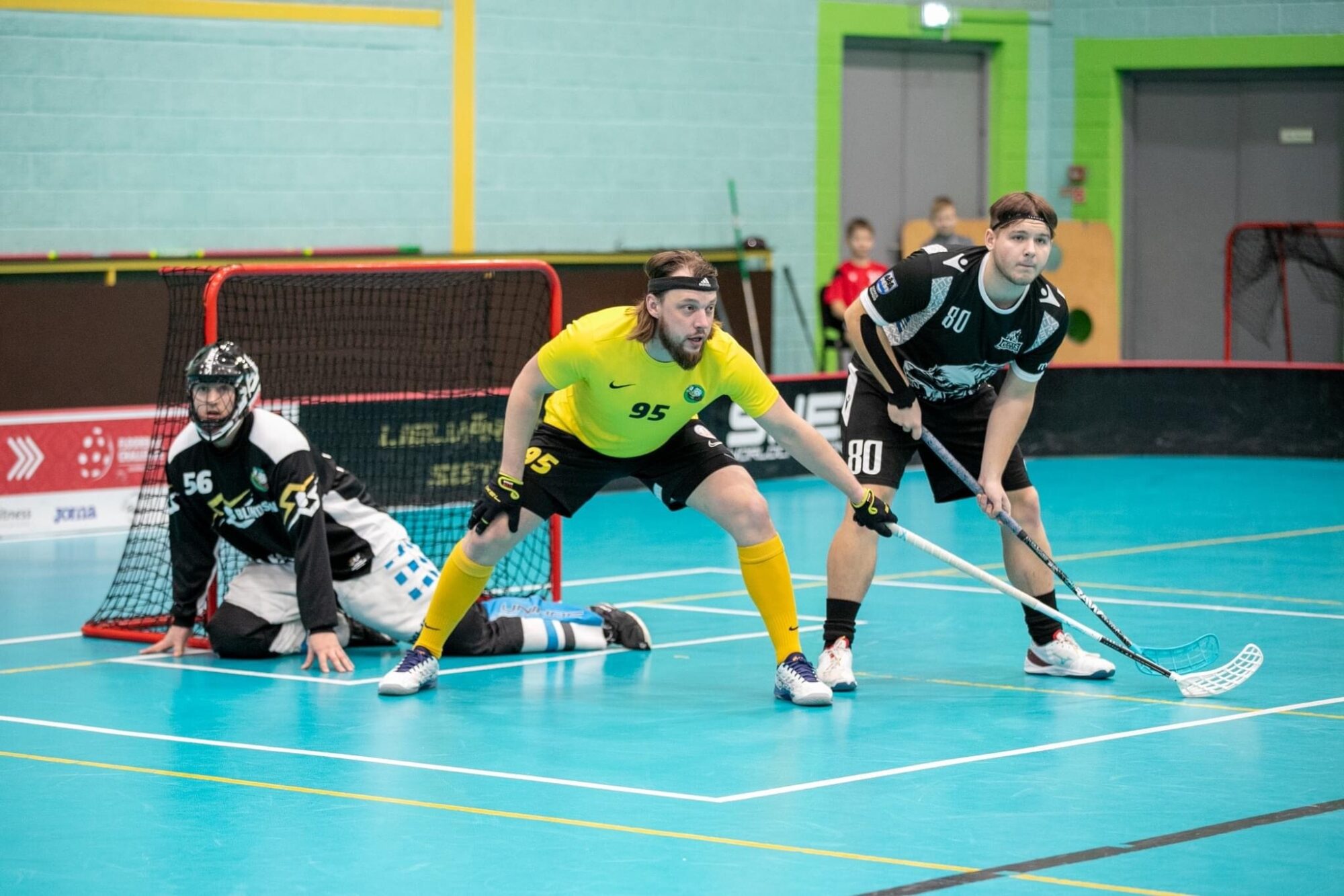 Mūspuses florbola komandas zaudē, bet saglabā divvadību