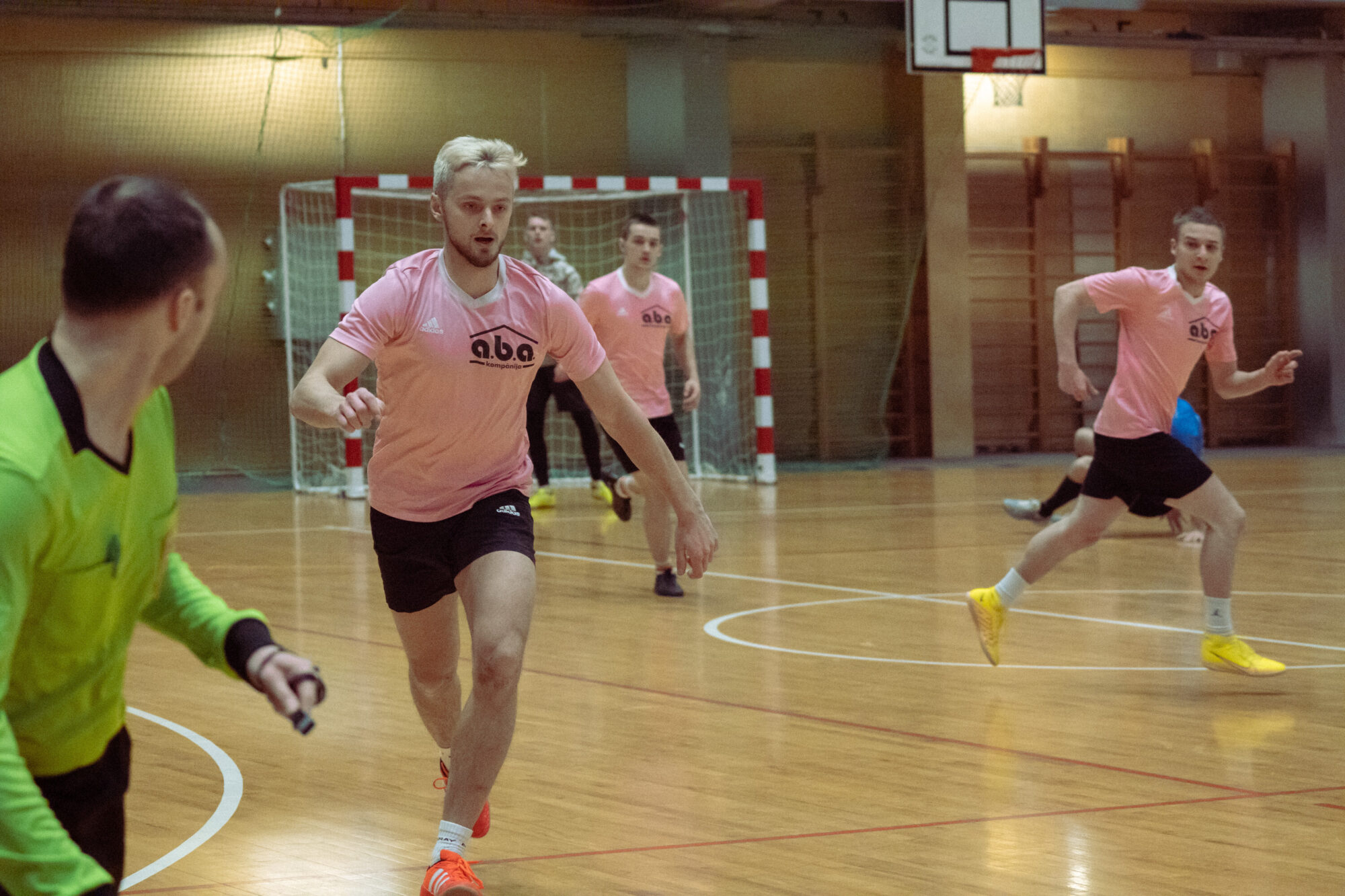 Liepājas amatieru čempionāts telpu futbolā uzņem apgriezienus