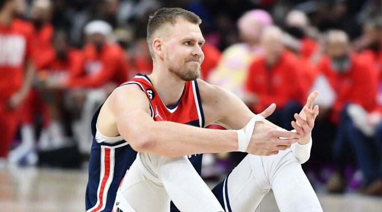 Porziņģa “Wizards” NBA sezonu noslēdz ar zaudējumu Hjūstonai