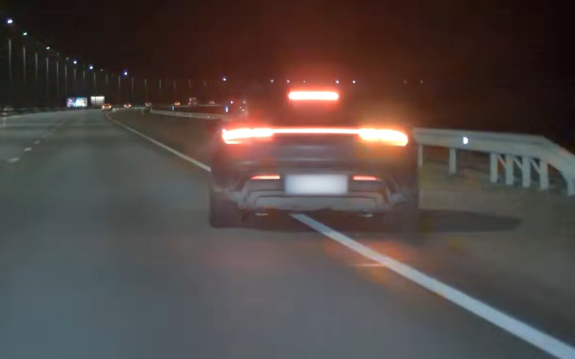 Video: Mārupes novadā ar “antiradaru” aprīkota “Porsche” pārkāpusi ātrumu par 100 km/h
