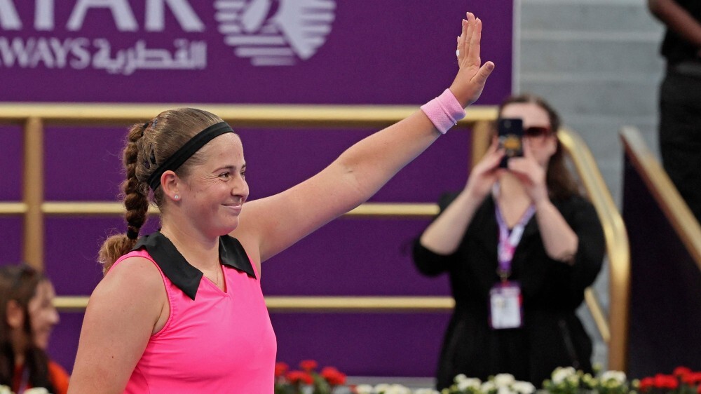 Ostapenko dubultspēlē iekļūst Dubaijas “WTA 1000” sērijas turnīra ceturtdaļfinālā