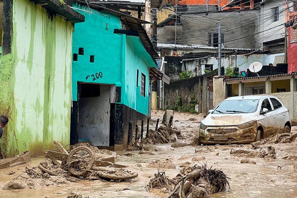 Plūdos Brazīlijā vismaz 40 bojāgājušie, desmitiem pazuduši bez vēsts