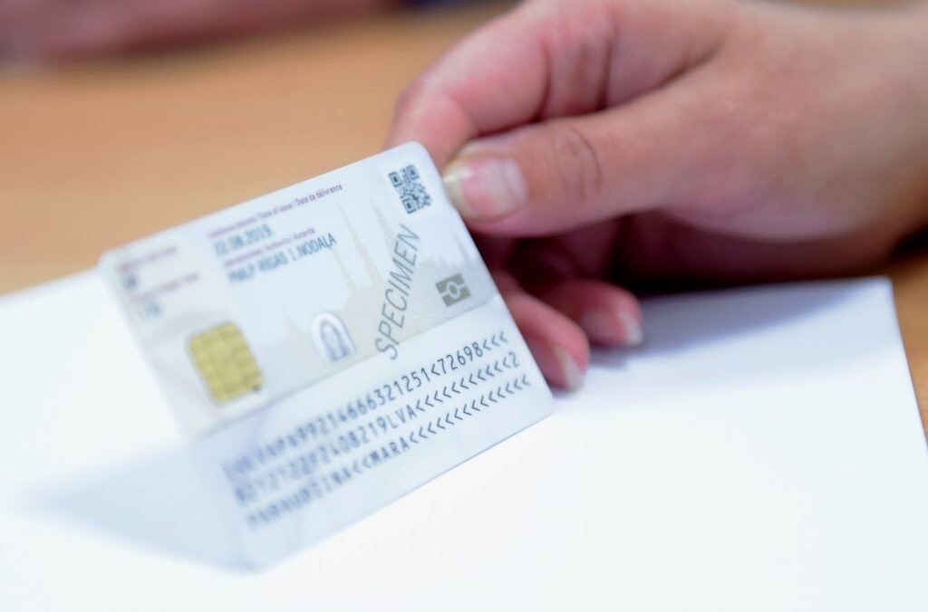 eID kartes nebūs obligāti jāpaspēj iegūt līdz maijam