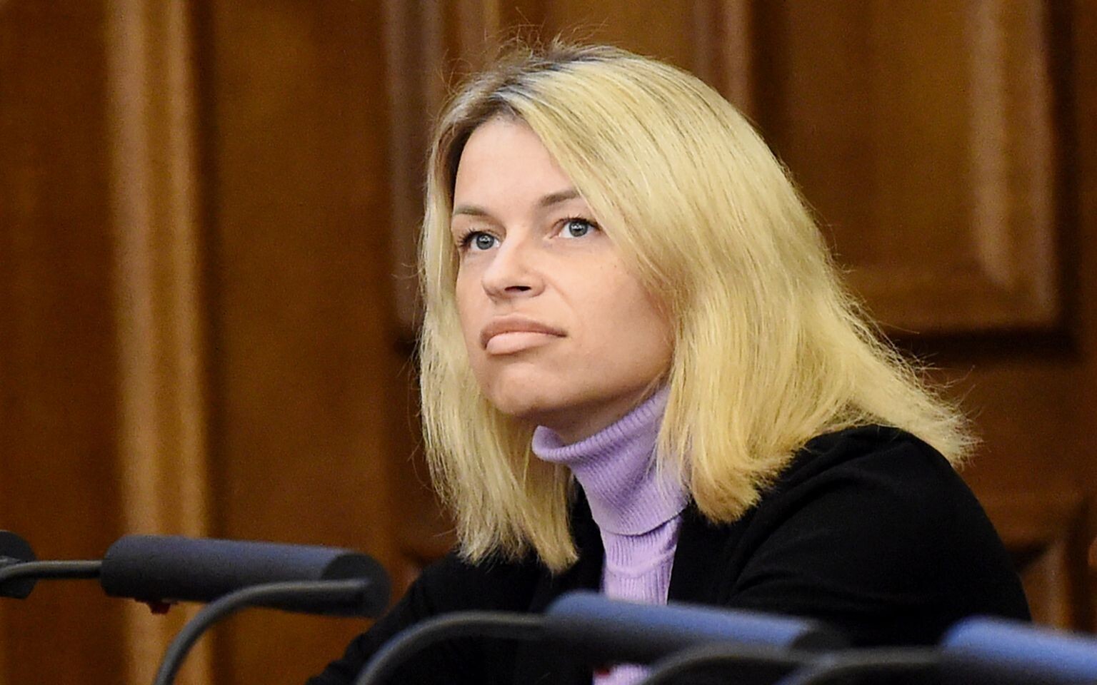 Grevcovu izslēdz no sešām Saeimas sēdēm par deputāta ētikas pārkāpumiem