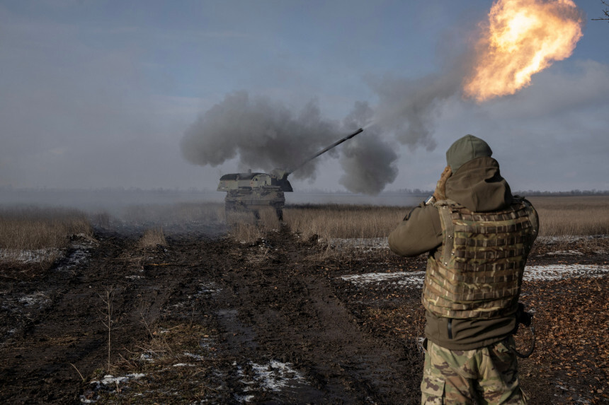 Ukrainas triecienā lidlaukam Berdjanskā nogalināti vairāk nekā 100 Krievijas karavīru