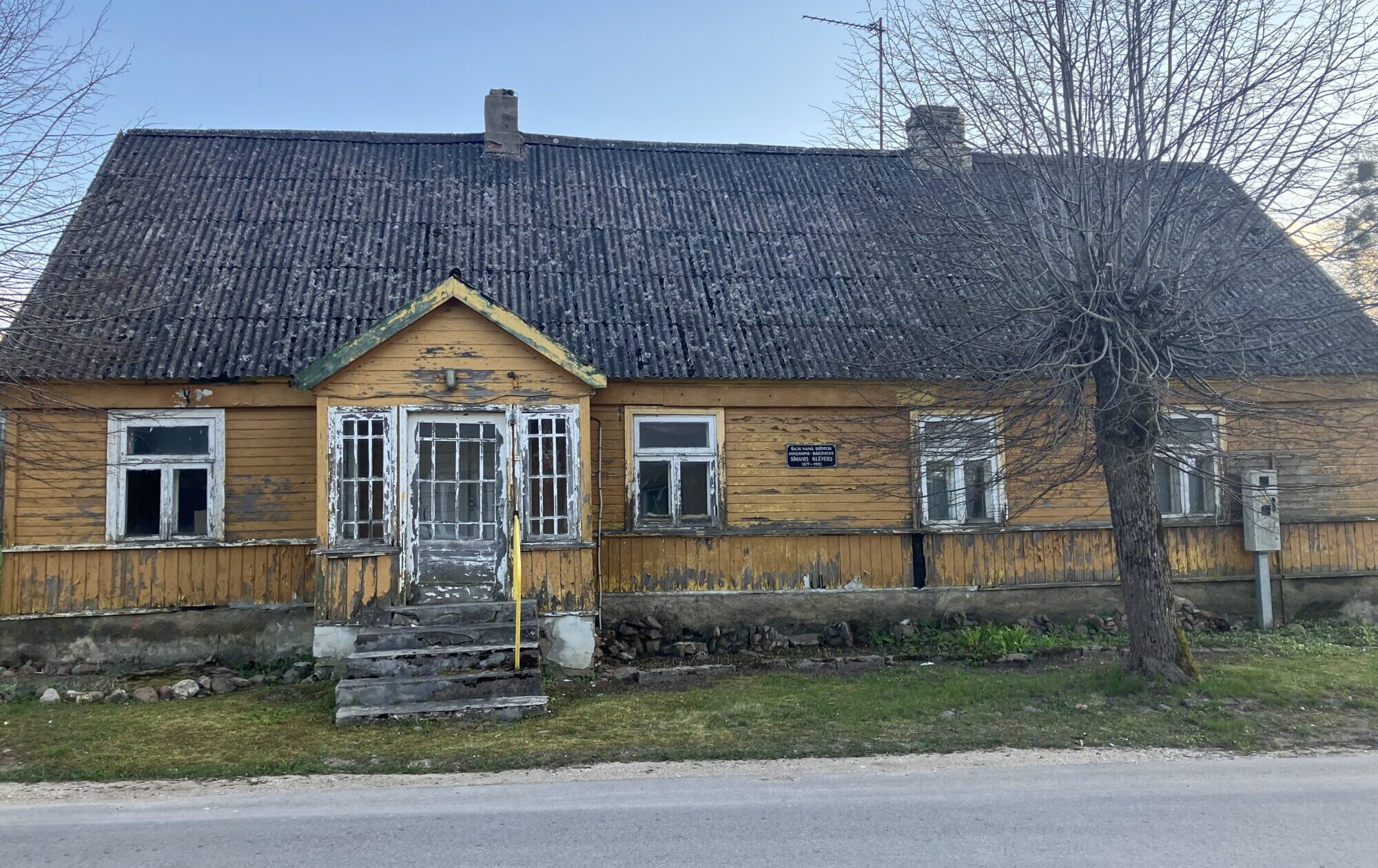 Durbē atjauno augļkopja Sīmaņa Klēvera namu