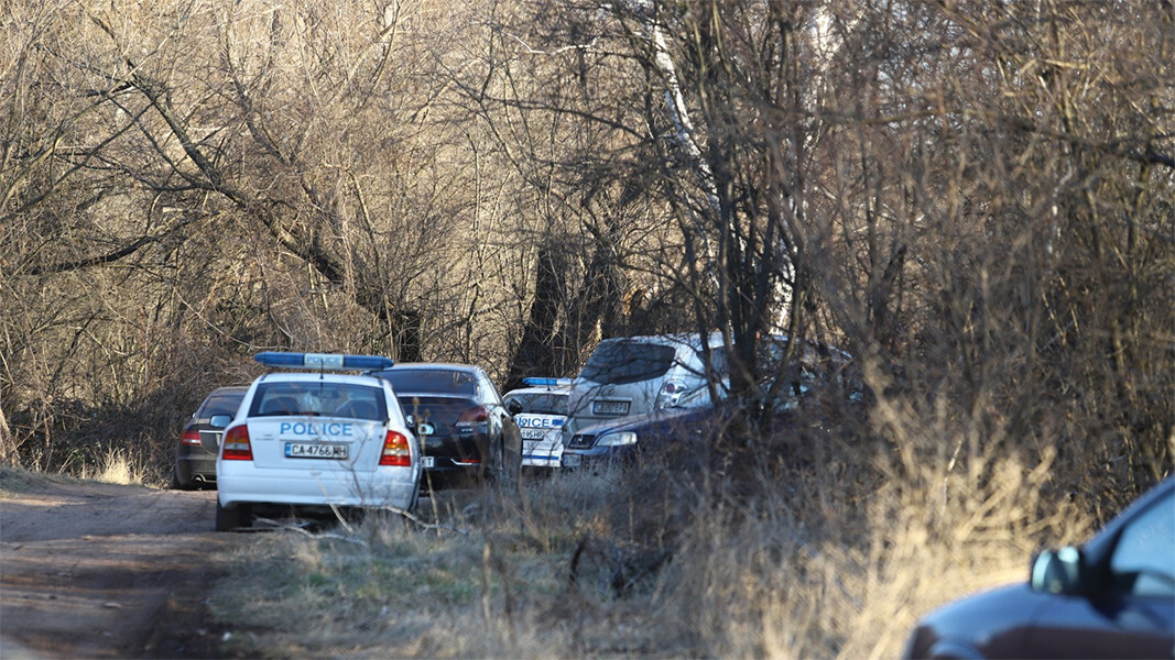 Bulgārijā kravas auto atrasti 18 migrantu līķi