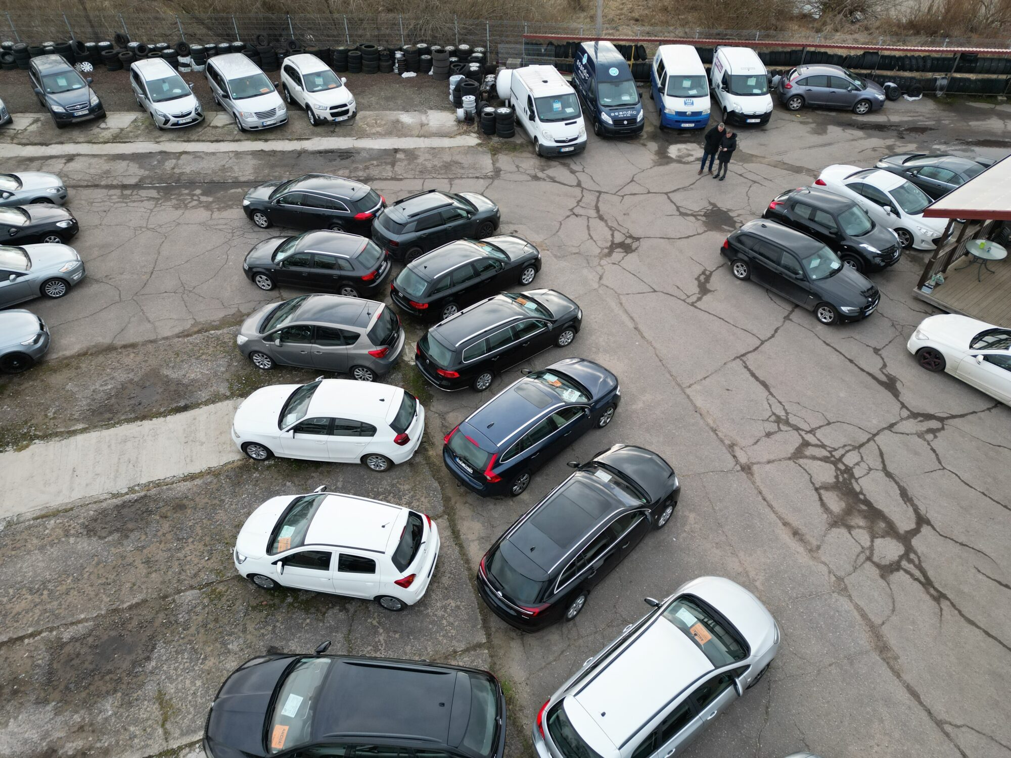 Aptauja: Latvijā 84% iedzīvotāju ir savs personīgais transportlīdzeklis