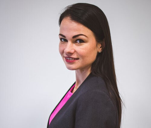 Viktorija Jākobsone: Kursu laikā novēroju, ka visgrūtāk cilvēkiem ir apgūt runāšanas daļu