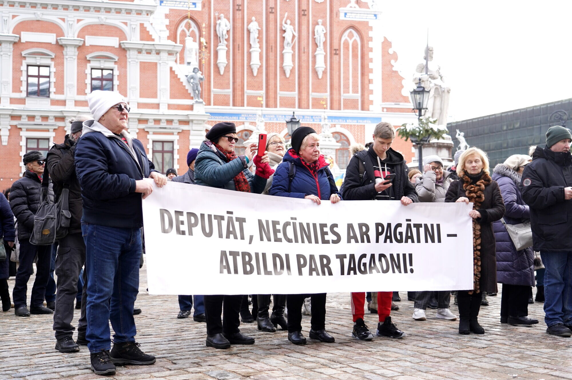 Nedēļas politikas apskats: Kara blaknes, kas raisa kaites