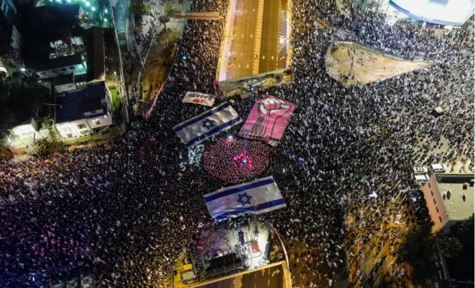 Izraēlā vērienīgi protesti pret tieslietu reformu