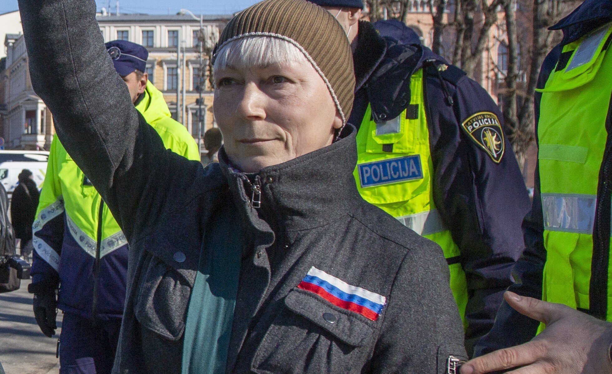 Policija par kara slavinošu simbolu izmantošanu aizturējusi jau iepriekš pārkāpumus izdarījušo mājsaimnieci