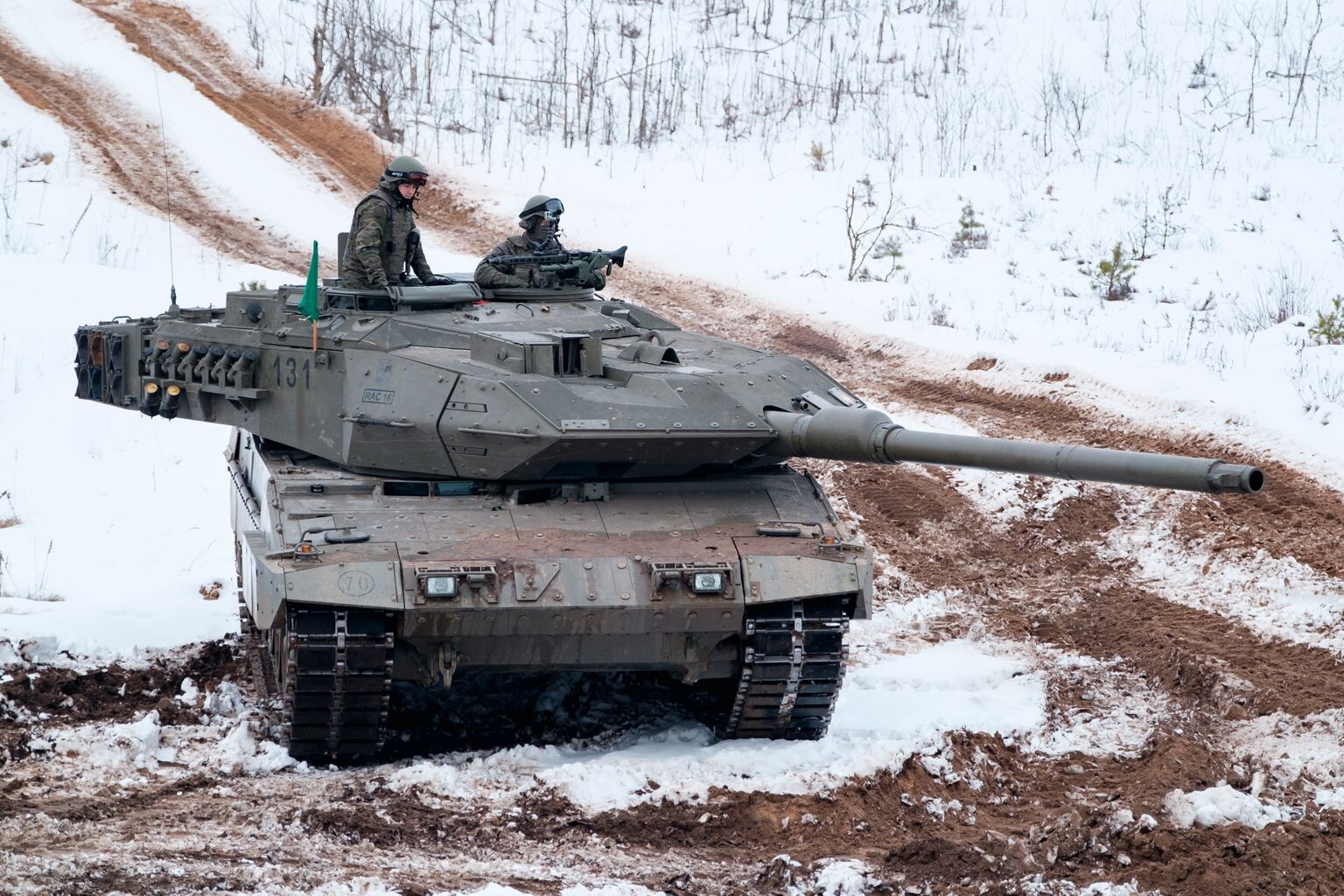 Polija piegādājusi Ukrainai vēl desmit tankus “Leopard 2A4”