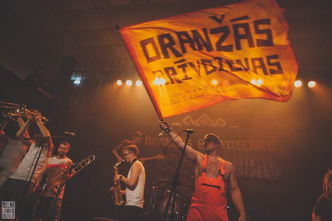 Grupa “Oranžās brīvdienas” koncertu sezonu atklās ar jaudīgu dzimšanas dienas ballīti Liepājā