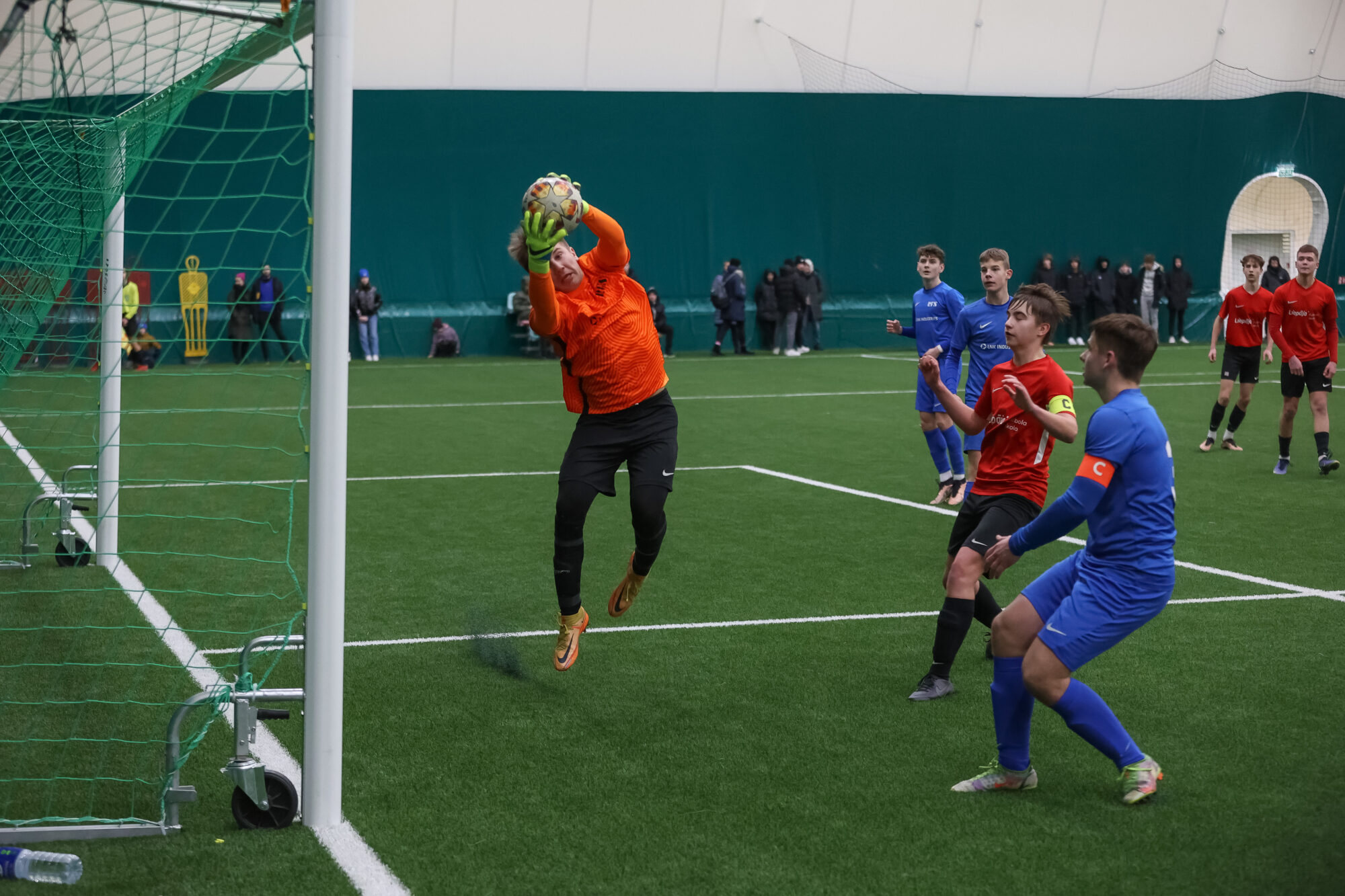 Liepājas Futbola skolas spēlētāji un treneri izsaukti uz izlases treniņnometnēm