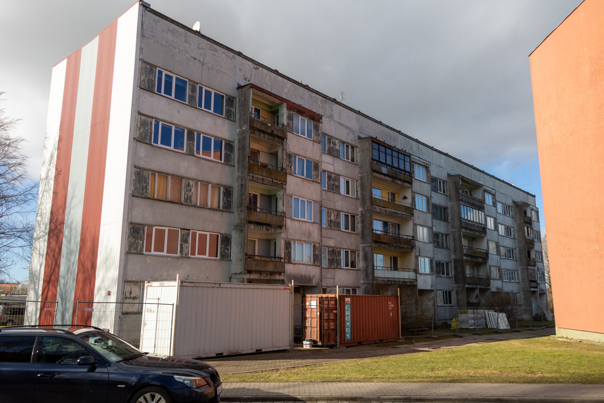 Līgumu par mājas renovāciju iedzīvotājiem rokās nedod