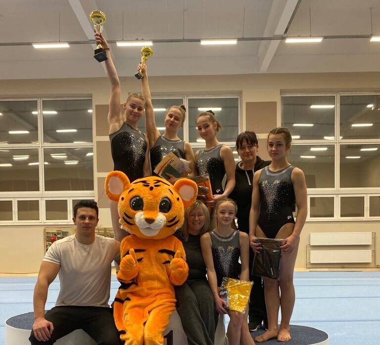 Sporta vingrotājas startē sacensībās “Tīģerēna kauss 2023”