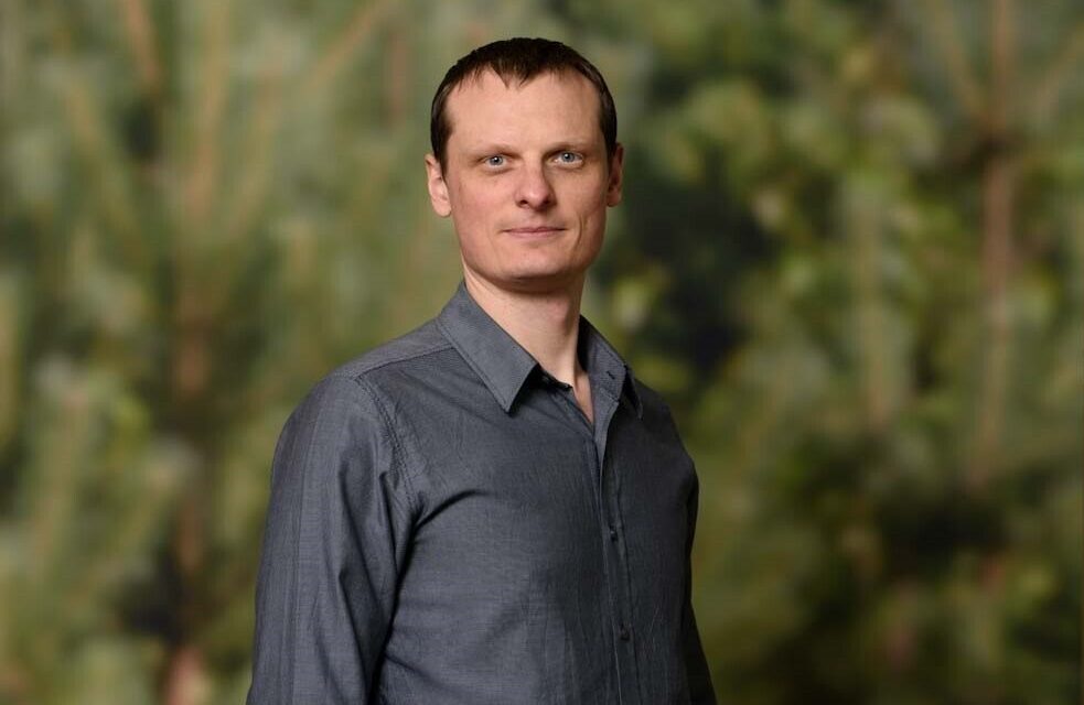 Edijs Leišavnieks: Egļu astoņzobu mizgrauzis uzskatāms par visagresīvāko un visbīstamāko egļu audžu kaitēkli visā Eirāzijā