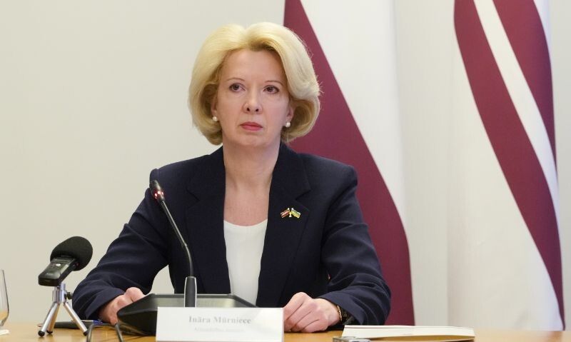 LPV un “Stabilitātei” rosina atbrīvot no amata aizsardzības ministri Mūrnieci