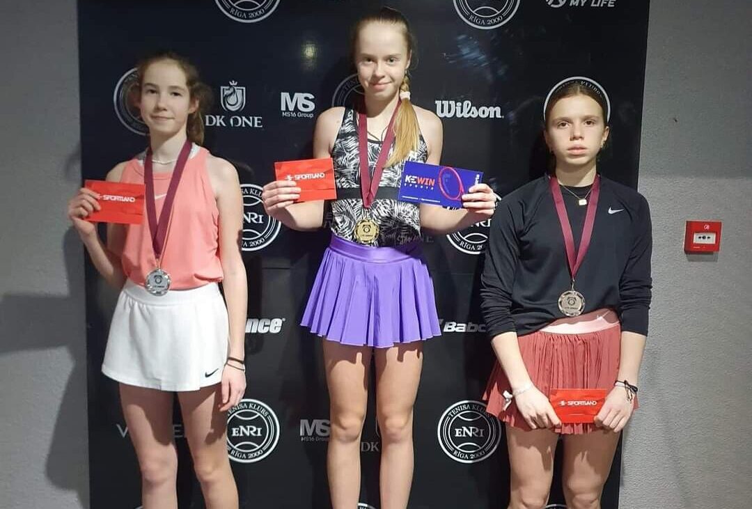 Liepājas jaunā tenisiste Anna Azarova no Rīgas atved bronzu