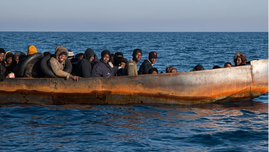 Lampedūzā 24 stundās ieradušies teju 1000 migrantu