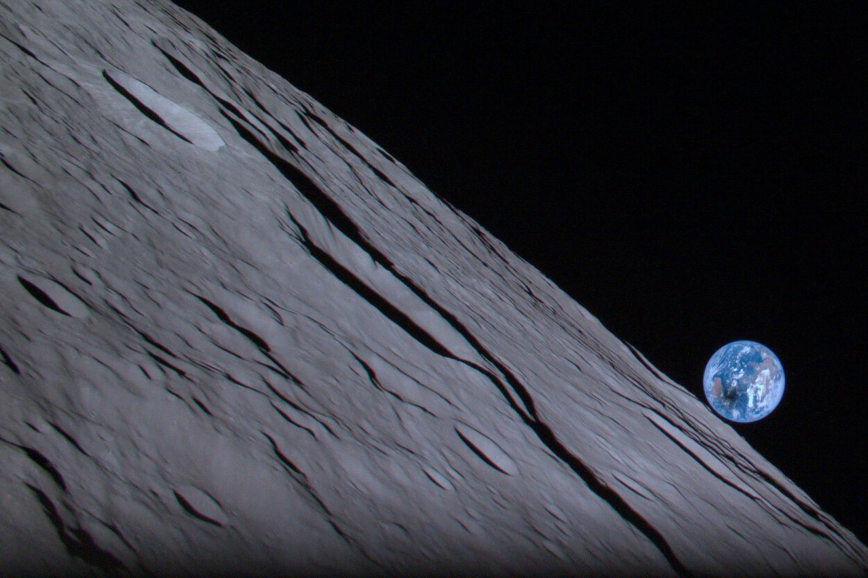 Japānas kompānija: “Ļoti iespējams”, ka kosmosa kuģis nogāzies uz Mēness