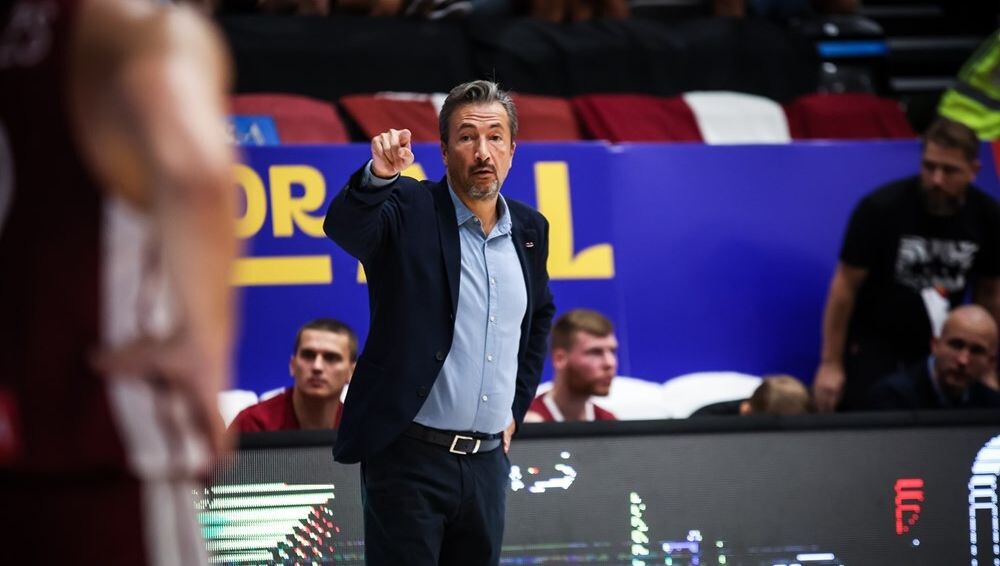 Latvijas basketbola izlase līdz 2025.gada Eiropas čempionātam pagarina līgumu ar Banki