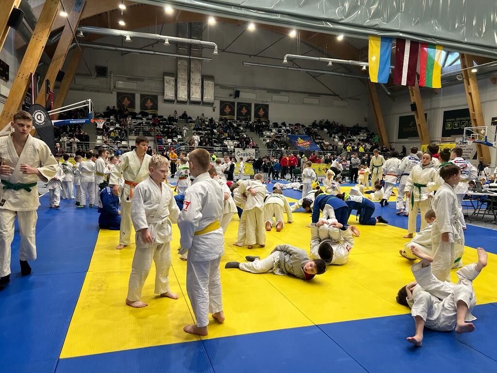 Liepājnieku komanda džudo sacensībās izcīna 2. vietu