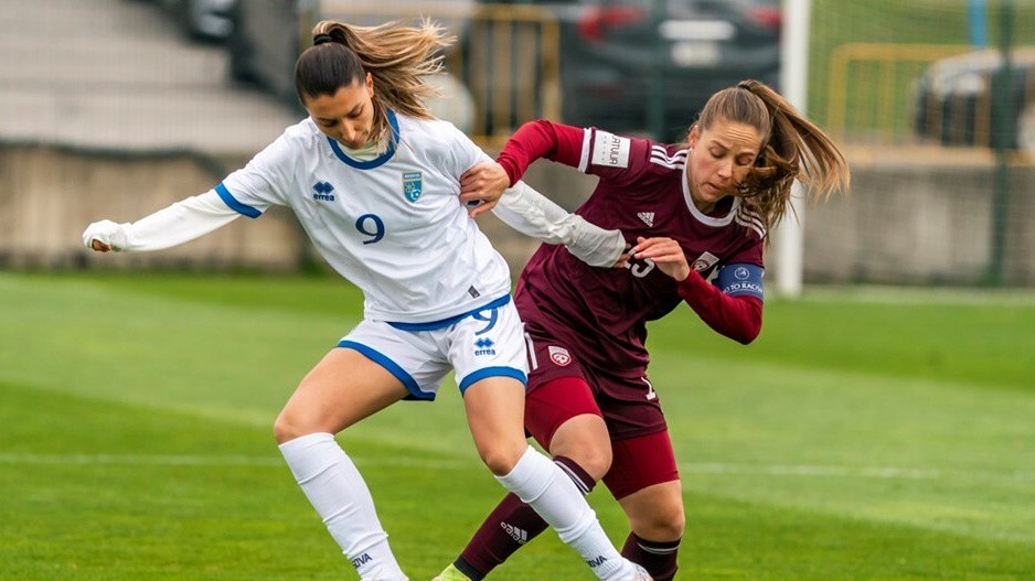 Latvijas sieviešu futbola izlase pārbaudes turnīrā Bulgārijā minimāli zaudē Kosovai