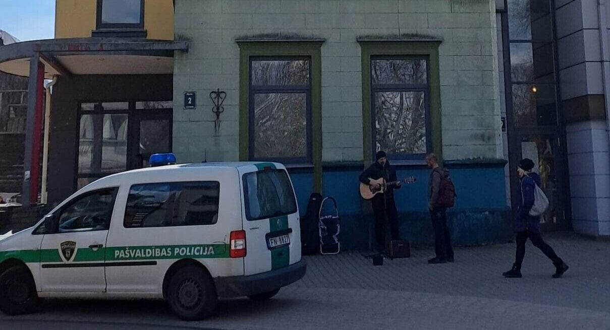 Skaļa krievu mūzika Liepājas centrā. Vai provocēšana?