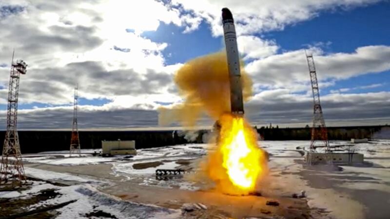 Krievija izmēģina starpkontinentālu ballistisko raķeti