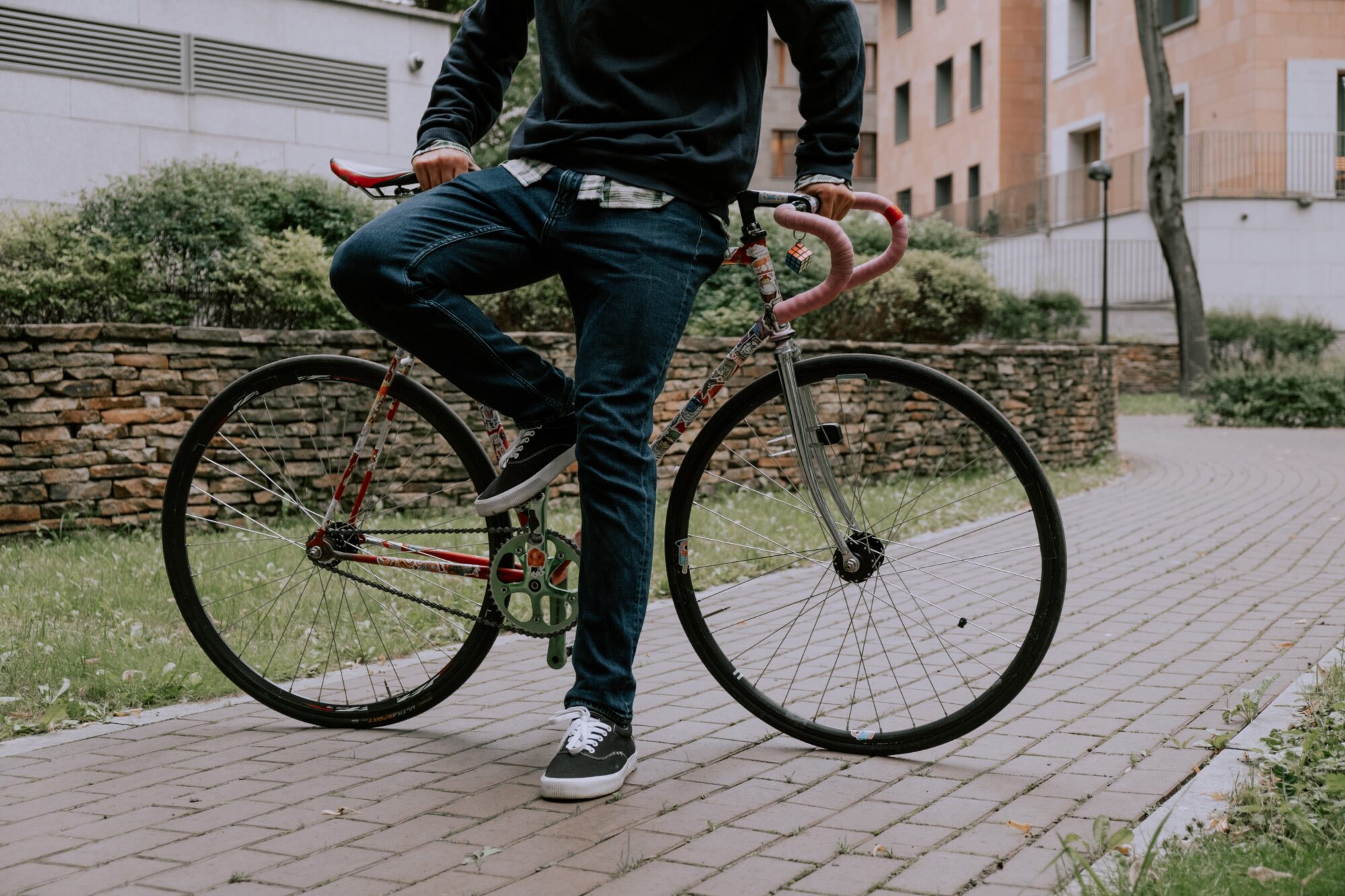 Esi vērīgs – velosipēdi un motocikli atgriežas ielās