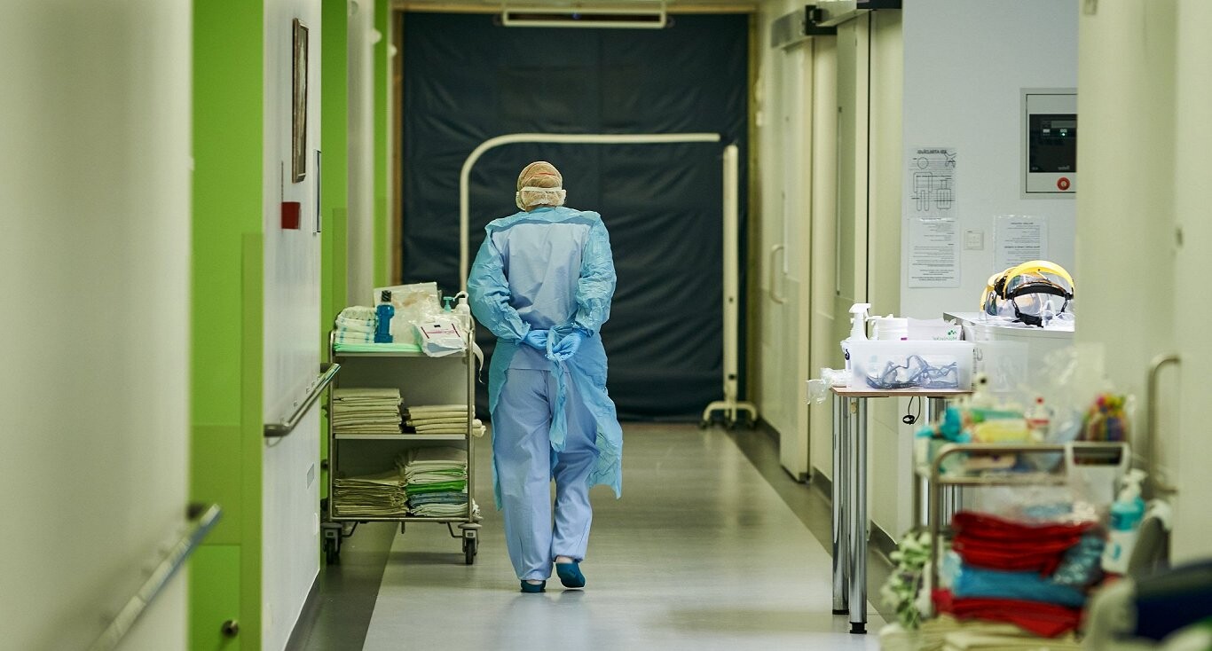Ārstniecības iestādes joprojām nav saņēmušas naudu par šogad pacientiem sniegtajiem valsts apmaksātajiem veselības aprūpes pakalpojumiem