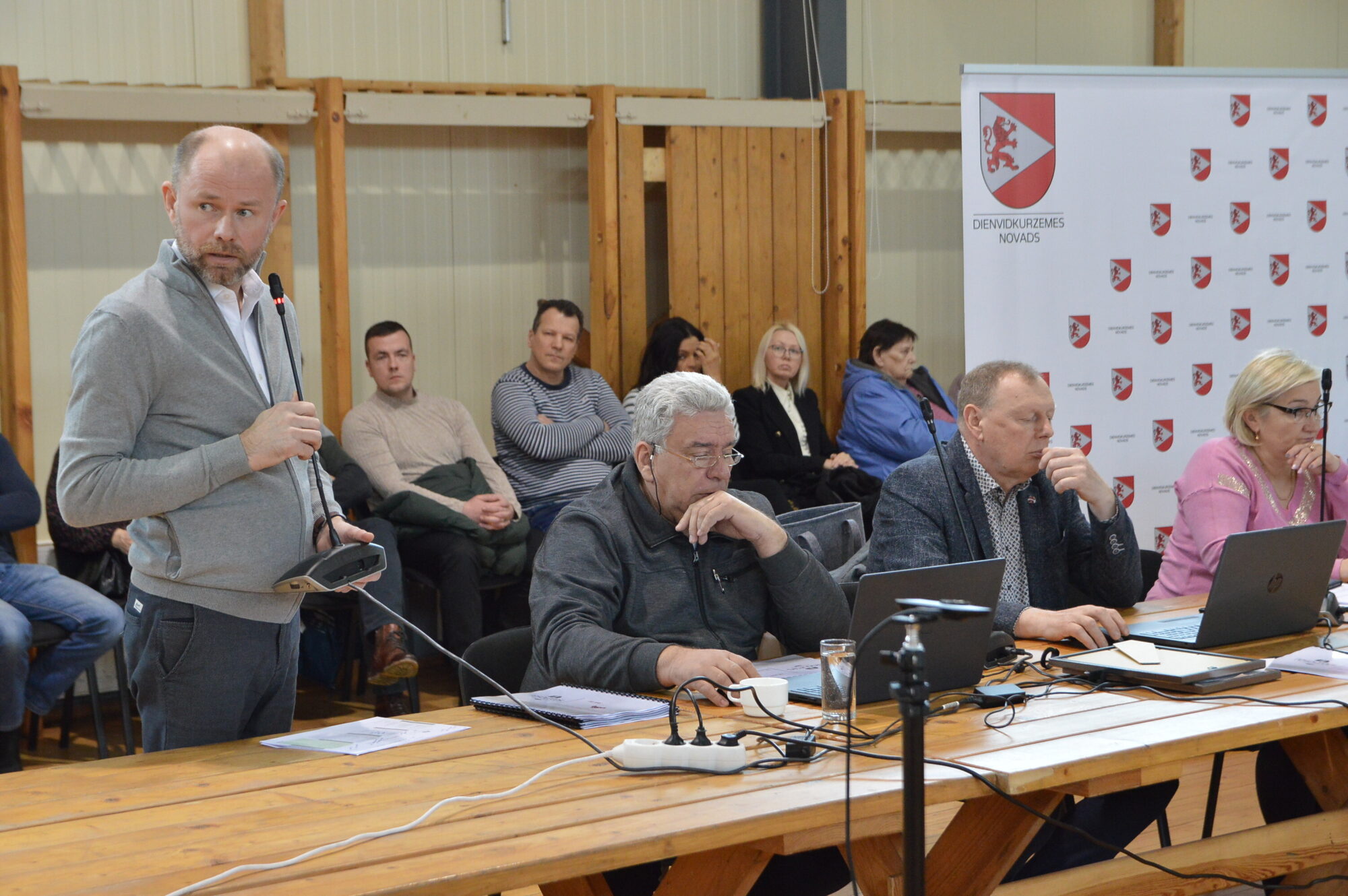 Katalizatoru pārstrādes rūpnīcas investoru pārstāvis deputātus nepielabināja