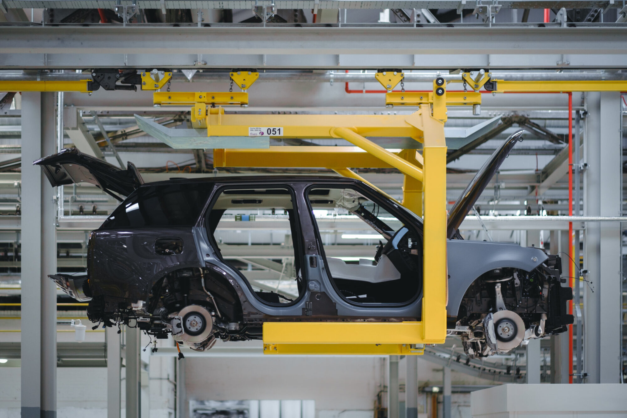 “Jaguar Land Rover” likvidēs 4000 darbavietu