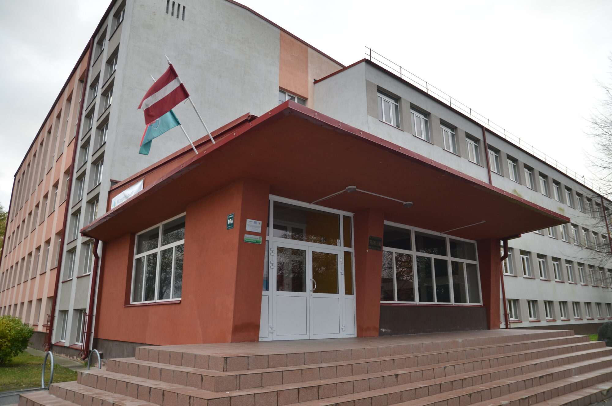 Uz 6. vidusskolas direktora amatu – pieci pretendenti